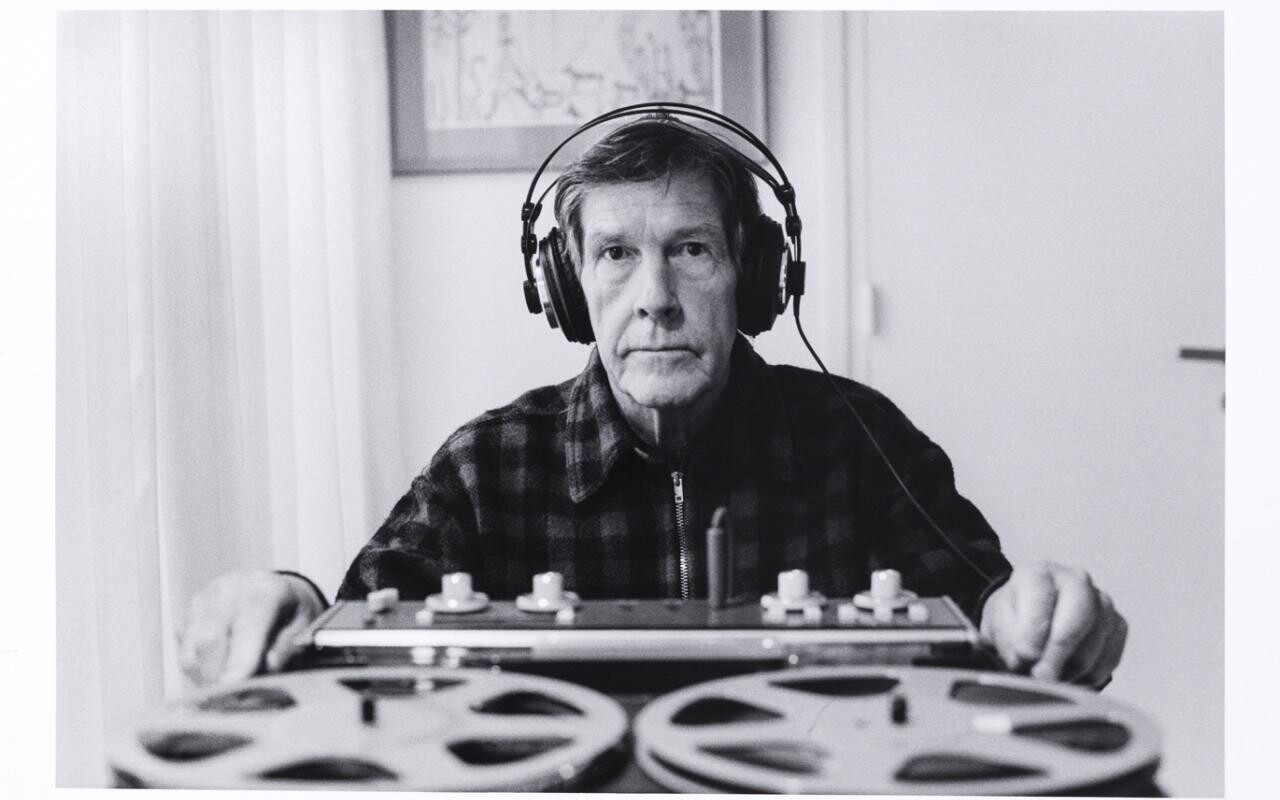 John Cage in Paris at the home of Dorothea Tanning, 1981, https://zkm.de/de/werk/john-cage-in-paris-at-the-home-of-dorothea-tanning