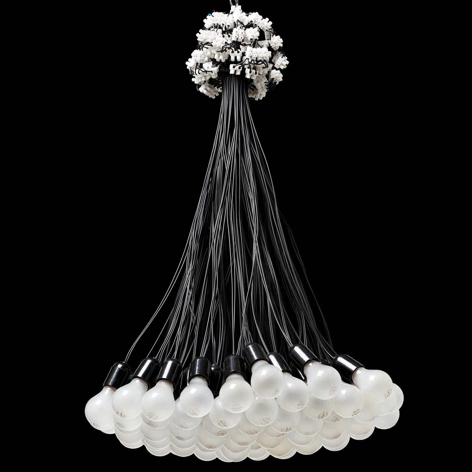 85 Lamps, Droog Design, Holland., https://www.bukowskis.com/sv/auctions/585/141-rody-graumans-takarmatur-85-lamps-droog-design-holland