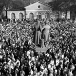 Kundgebung auf dem Weimarer Theaterplatz am 18.11.1989, Foto: Claus Bach.